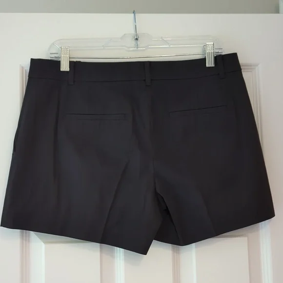 Ann Taylor Black Shorts - Size 6 - Picture 2 of 4